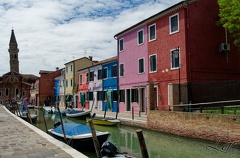 Sur le bord du canal de Burano